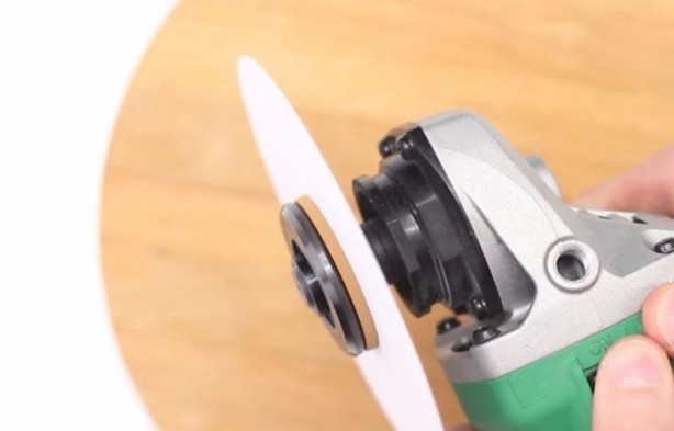 Foto - Kağıtları birleştirip bıçak üretti!