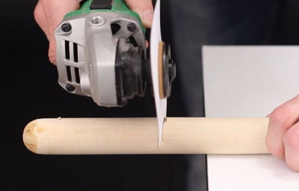 Foto - Kağıtları birleştirip bıçak üretti!