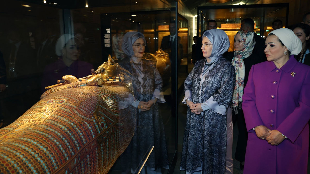 Kahire’de diplomasi trafiği! Emine Erdoğan, Entissar Amer ile bir araya geldi