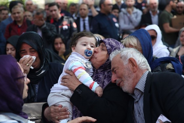 Foto - Kahraman itfaiyeciye veda 