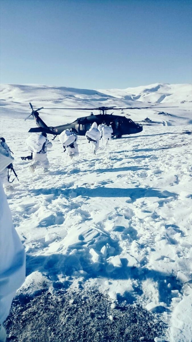 Foto - Kahraman Mehmetçik hainlere Tendürek'i dar etti!
