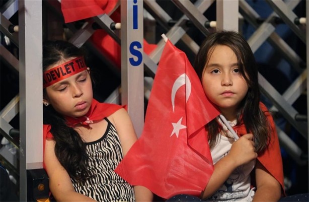 Foto - Kahraman millet demokrasi nöbetiyle sabahladı