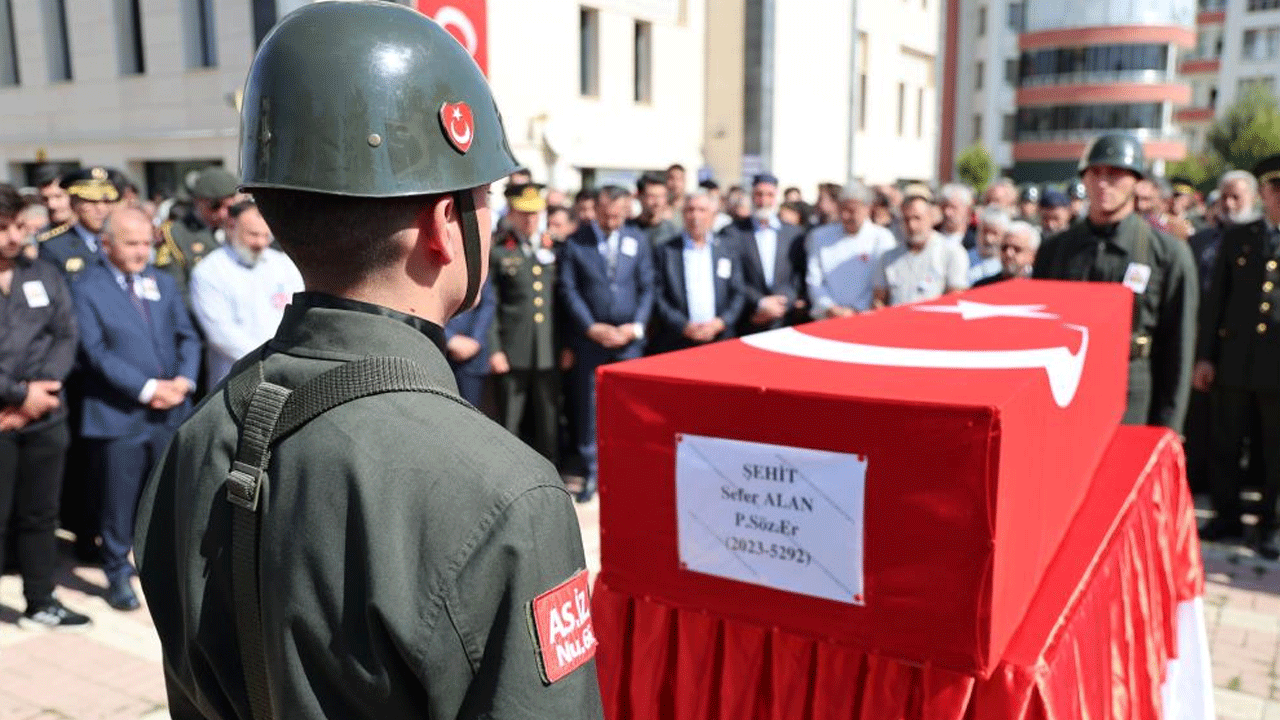 Foto - Kahraman şehidimiz son yolculuğuna uğurlandı