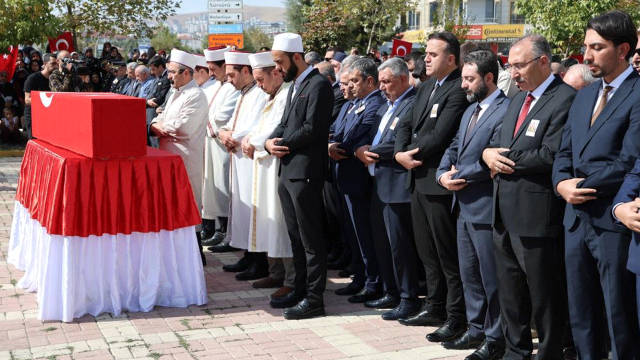 Foto - Kahraman şehidimiz son yolculuğuna uğurlandı
