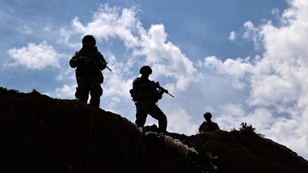 Kahramanlar gece gündüz sınırı koruyor