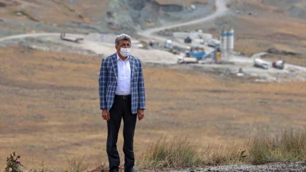 Foto - Kahramanlar gece gündüz sınırı koruyor