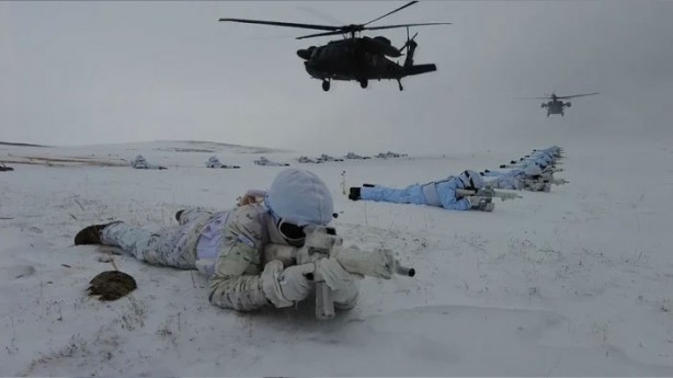 Foto - Kahramanlardan nefes kesen kış tatbikatı