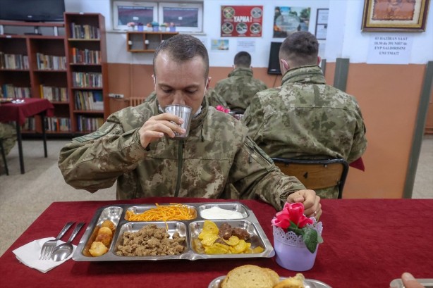 Foto - Kahramanlarımız ramazanda da elleri tetikte vatan nöbetinde
