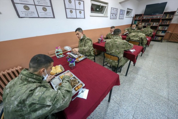 Foto - Kahramanlarımız ramazanda da elleri tetikte vatan nöbetinde