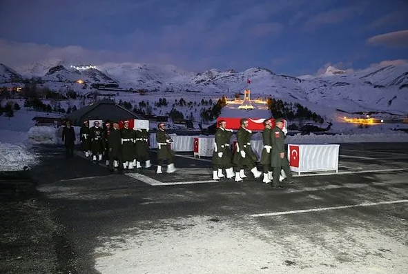 Foto - Kahramanlarımızı uğurladık! Irak'ın kuzeyinde şehit olan 6 asker için Hakkari'de tören