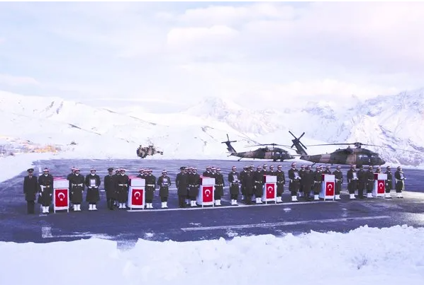 Foto - Kahramanlarımızı uğurladık! Irak'ın kuzeyinde şehit olan 6 asker için Hakkari'de tören