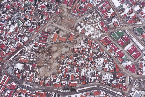 Kahramanmaraş depremi büyük ders oldu! Fay hattındaki 700 bina yıkılıyor