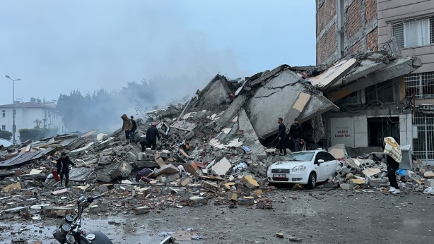 Foto - Kahramanmaraş depremi sonrası Avrupa ülkesinden dikkat çeken tsunami uyarısı! Alarm verildi
