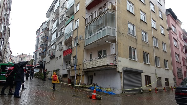 Foto - Kahramanmaraş depreminde hasar alan Giresun'daki bina boşaltıldı