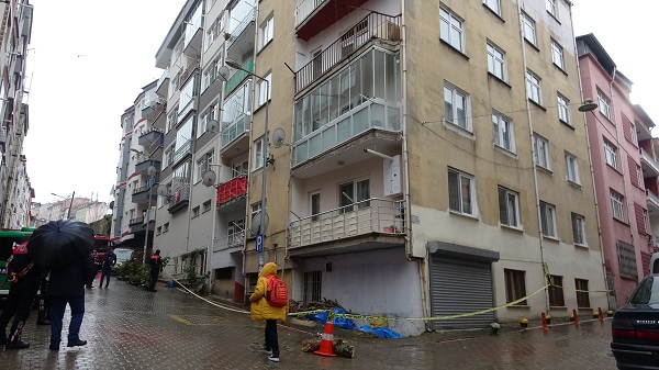 Foto - Kahramanmaraş depreminde hasar alan Giresun'daki bina boşaltıldı