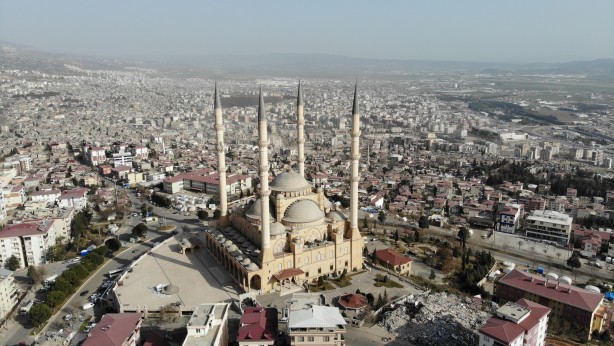 Kahramanmaraş’ın simgesi Abdülhamit Han Camii depremlere rağmen dimdik ayakta