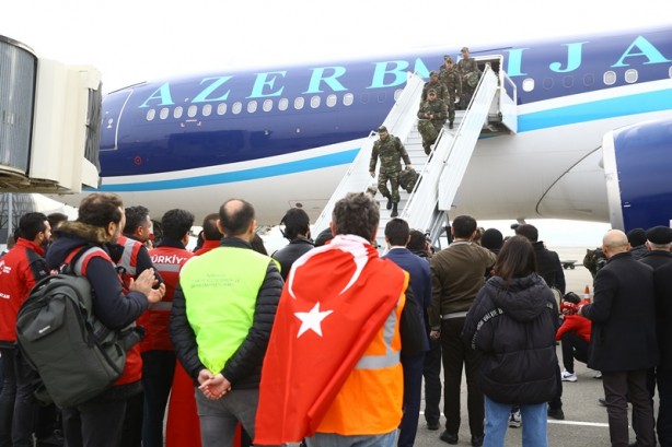 Foto - Kahramanmaraş'ta görev yapan Azerbaycan ekibinin bir bölümü Bakü'ye döndü