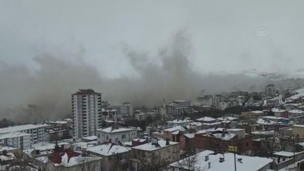 Kahramanmaraş'ta ikinci depremin ardından ürküten görüntü! 