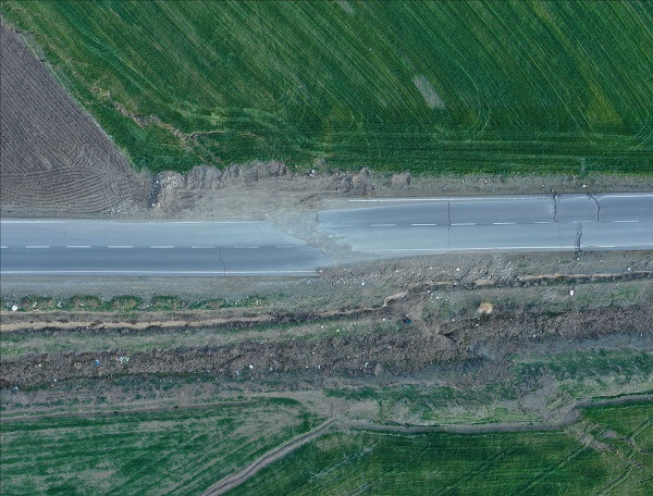 Foto - Kahramanmaraş’ta yollar onarılmaya devam ediyor