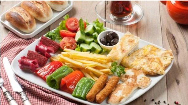 Kahvaltı yaparken bunları sakın yemeyin! Beyni kandırıyor