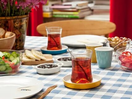 Kahvaltıda asla çay tüketmeyin! Zararı sanılandan daha büyükmüş