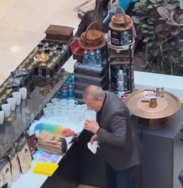 Foto - Kahve fincanlarını tükürükle temizleyen kişi hakkında karar verildi