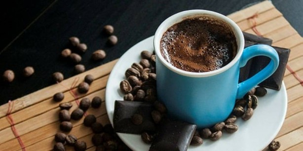 Foto - Kahveyi bugüne kadar meğer hep yanlış yapıyormuşuz! Soğuk su yerine bunu koyun, köpüğe peçete yetişmeyecek! Olacak iş değil