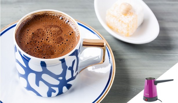 Kahveyi bugüne kadar meğer hep yanlış yapıyormuşuz! Soğuk su yerine bunu koyun, köpüğe peçete yetişmeyecek! Olacak iş değil