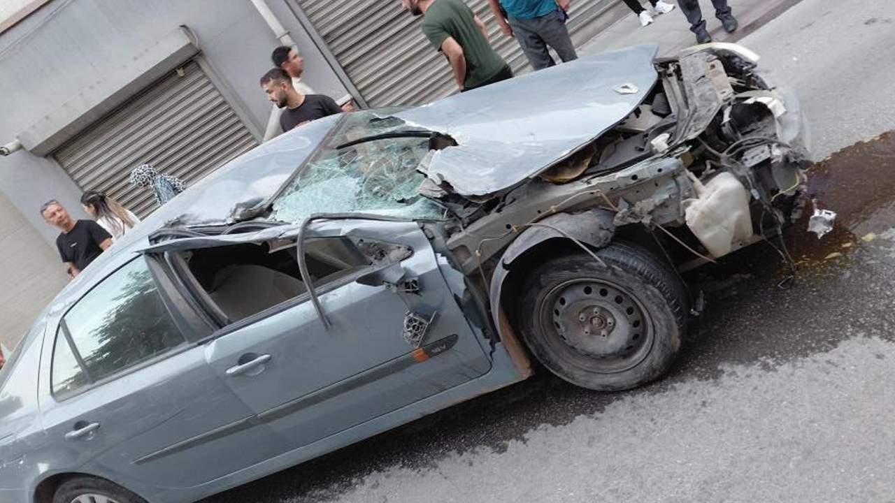 Foto - Kaldırımda can pazarı: Ehliyetsiz ve alkollü sürücü yayaların ortasına daldı