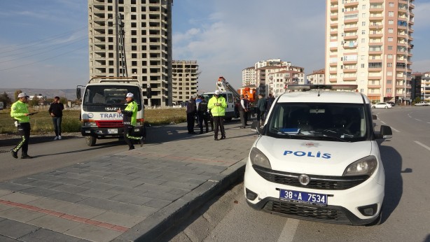 Kaldırımda yürüyen yaşlı çifte çarptı: 1 ölü, 2 yaralı