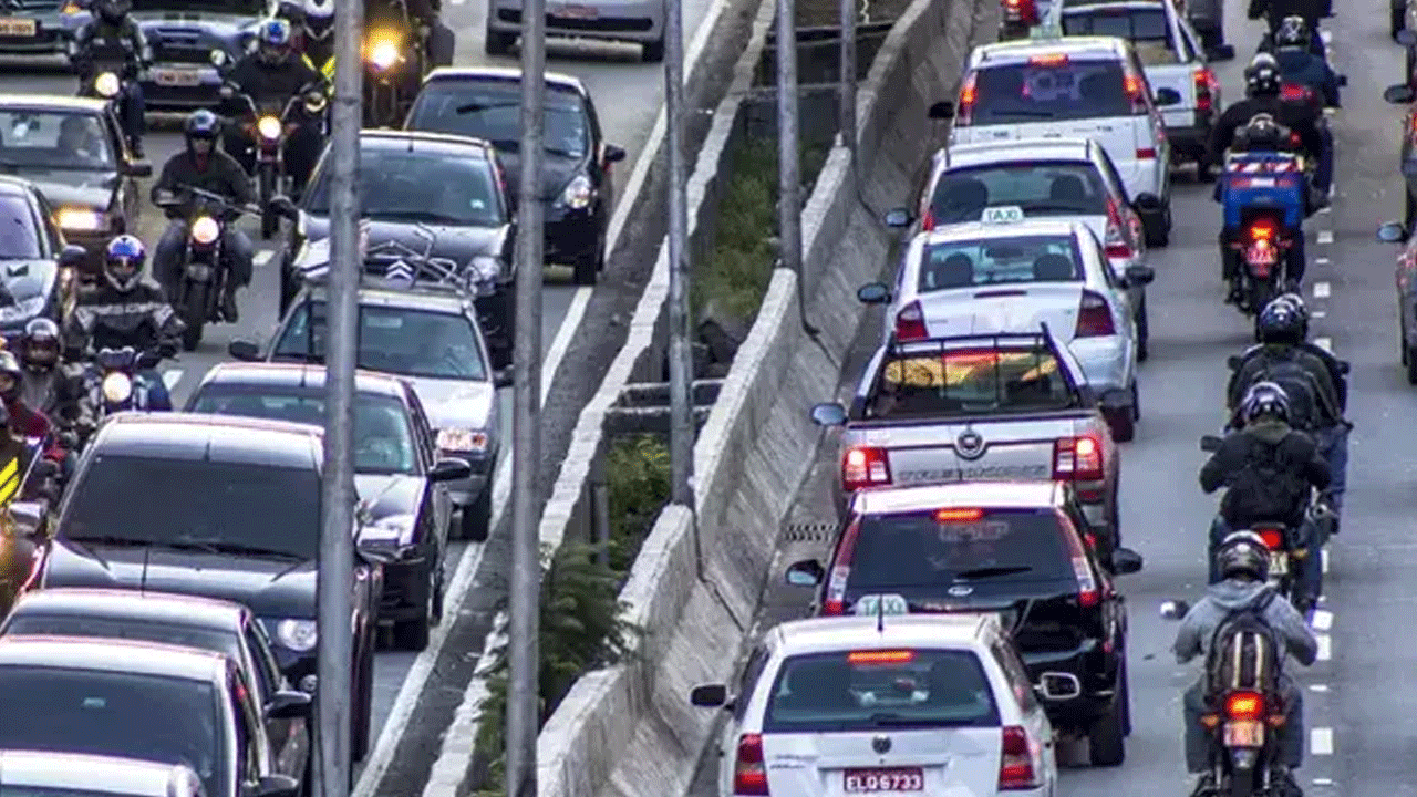 Foto - Kaldırımlarda yayaların içinden bile geçiyorlar: İşte motosikletlerin otomobilleri solladığı iller!