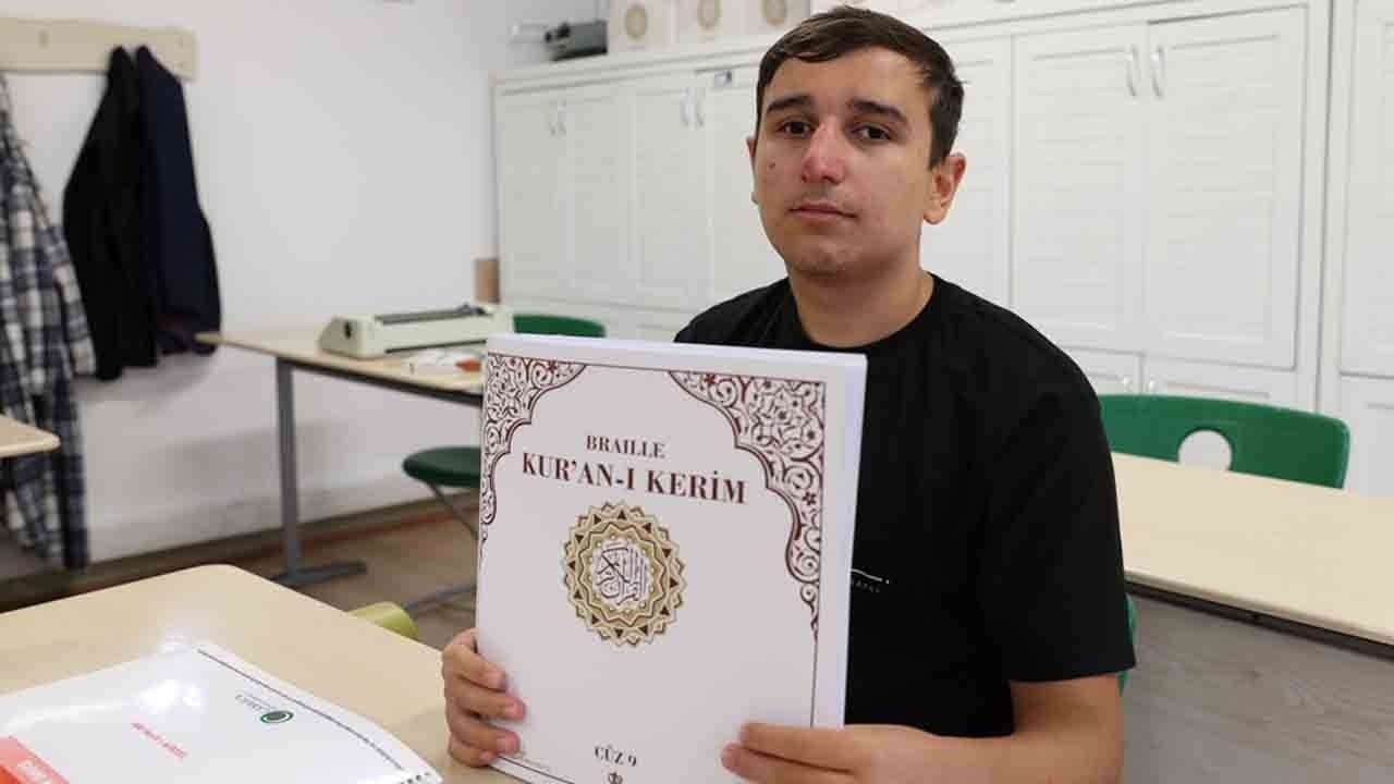 Foto - Kalp gözüyle okuyorlar: Braille alfabeli Kur'an-ı Kerim sevinci!