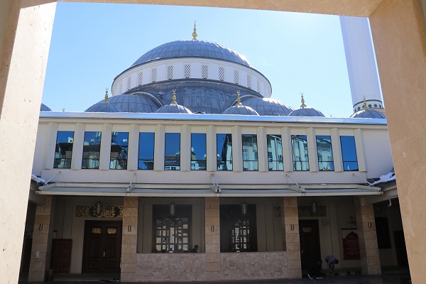 Foto - Kameralara yansıyan bu görüntüler yürekleri ısıttı! Yaşlı adam deprem anında bunu yaptı