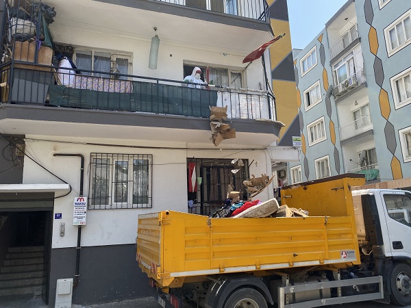 Foto - Kamyon kamyon boşaltıldı! Bakın o çöp evden neler çıktı