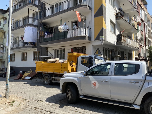 Foto - Kamyon kamyon boşaltıldı! Bakın o çöp evden neler çıktı