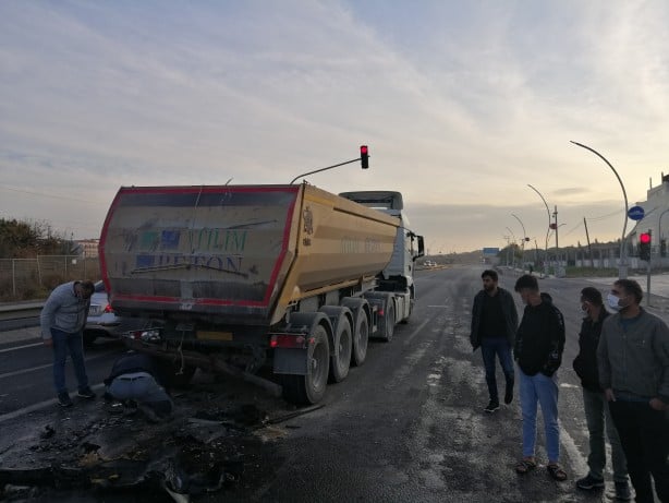 Foto - Kamyona ok gibi saplandı!