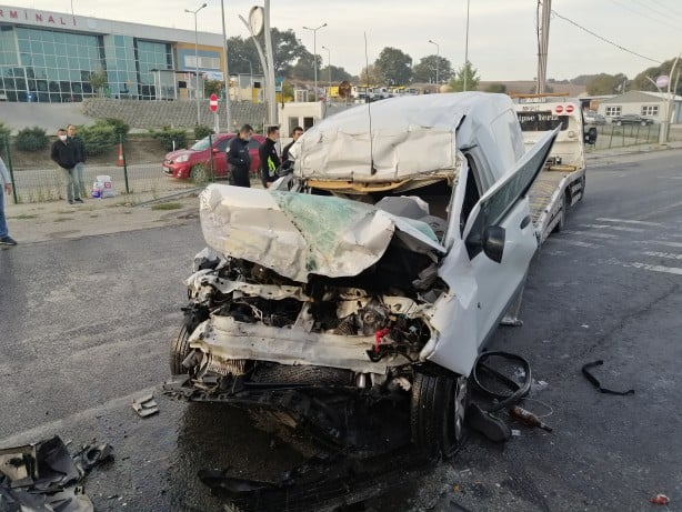 Kamyona ok gibi saplandı!