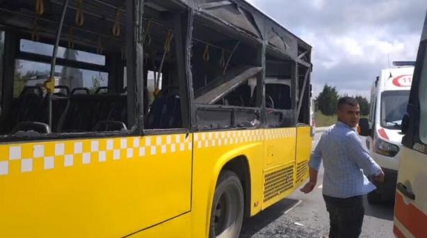 Foto - Kamyondaki demirler otobüse saplandı! Yaralılar var