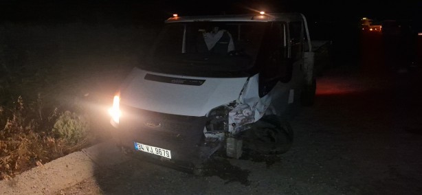 Foto - Kamyonet ile otomobil çarpıştı