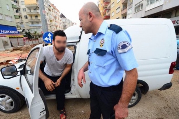  Kamyonete bırakılan not polisi alarma geçirdi