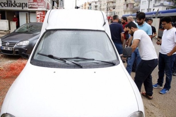 Foto - Kamyonete bırakılan not polisi alarma geçirdi