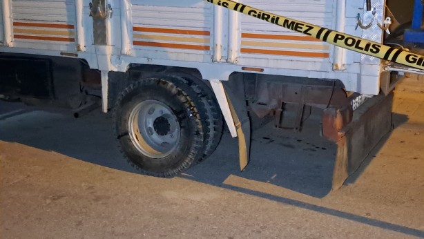 Kamyonetin altında kalan 3 yaşındaki çocuk hayatını kaybetti