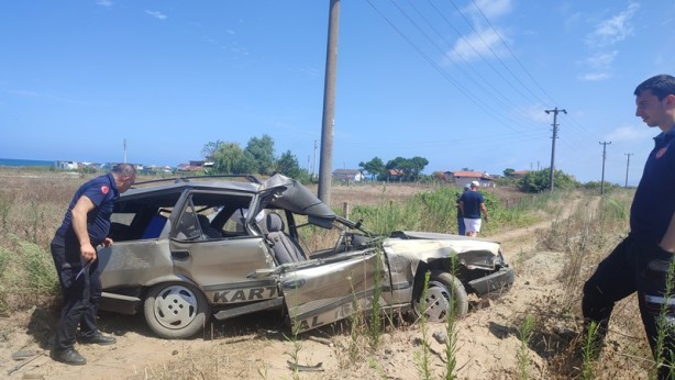 Foto - Kamyonetle çarpışan otomobilden fırlayan sürücü yaralandı