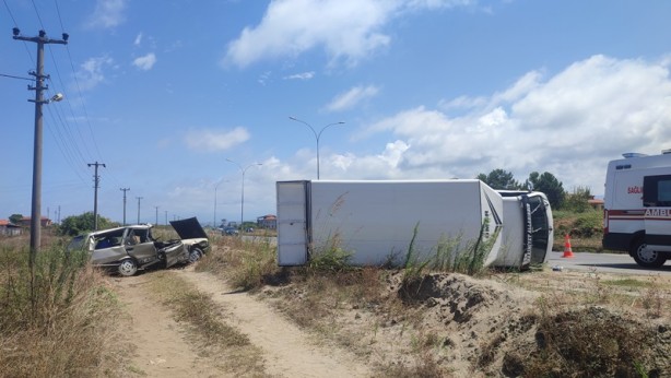 Kamyonetle çarpışan otomobilden fırlayan sürücü yaralandı