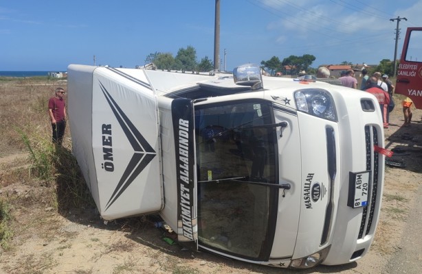 Foto - Kamyonetle çarpışan otomobilden fırlayan sürücü yaralandı