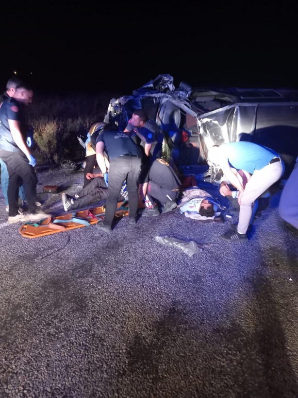 Foto - Kamyonetle traktör çarpıştı