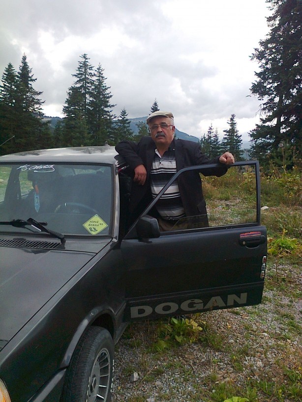 Kamyonla çarpışan otomobil hurdaya döndü