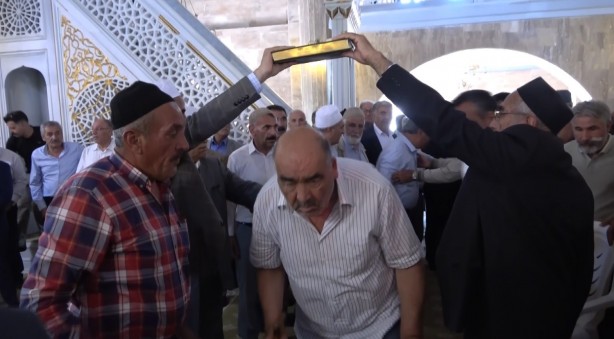 Foto - Kan davası barışla sonuçlandı! Kur’an-ı Kerim’in altından geçip söz verdiler