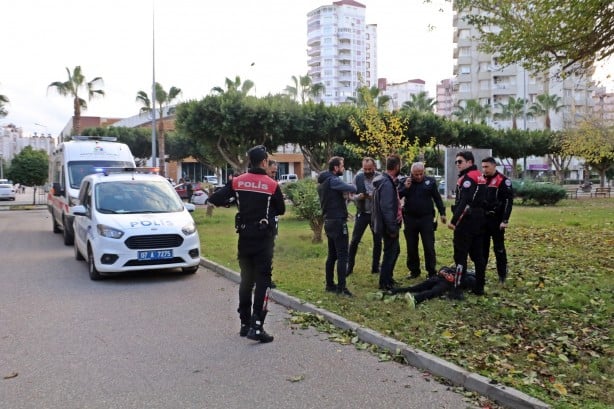 Foto - Kan donduran cinayet! Annesini boğazından bıçaklayarak öldürdü
