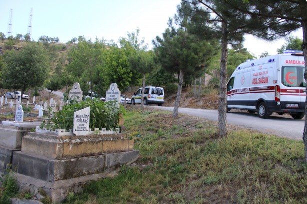 Foto - Kan donduran görüntü! Ağaca asılı halde bulundu